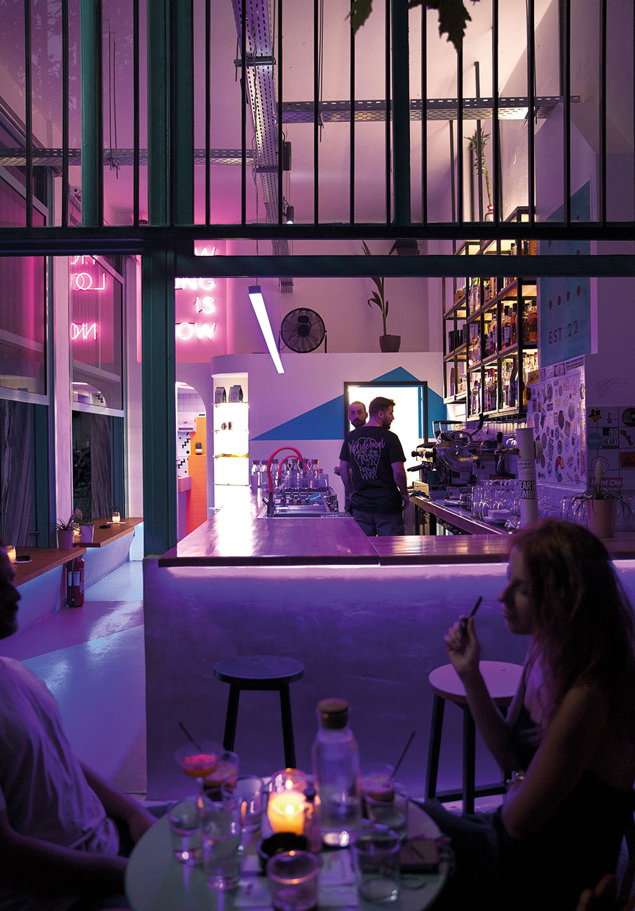 12 νέες αφίξεις στην Αθήνα, για να ανταλλάξετε τα νέα του καλοκαιριού με φαγητό και ποτό-11