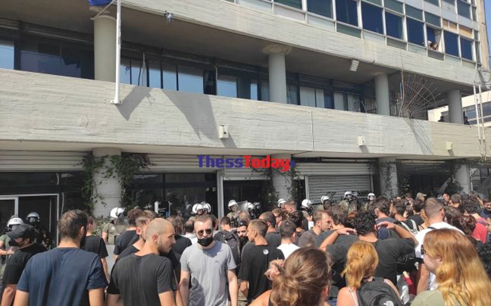 ισχυρές-αστυνομικές-δυνάμεις-στο-απθ-562035589