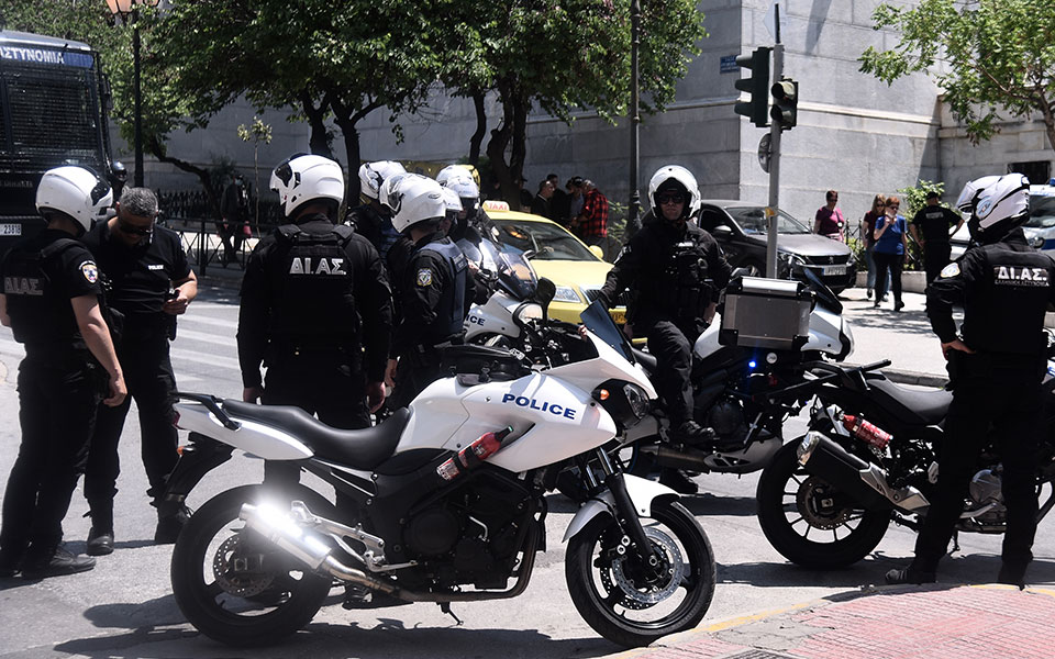 χαϊδάρι-σταμάτησαν-για-έλεγχο-ιχ-βαρυ-562043527