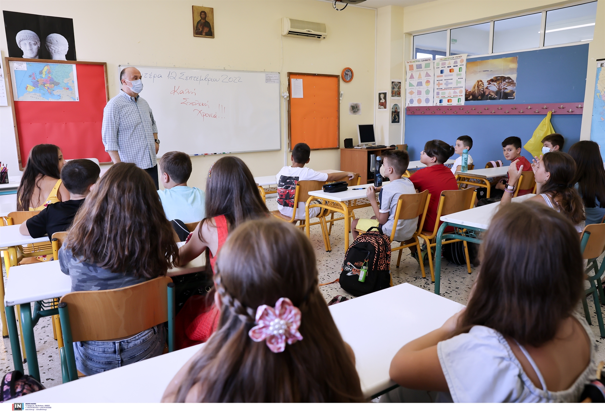 μια-θάλασσα-γεμάτη-μαθητές-εκπαιδευ-562040344