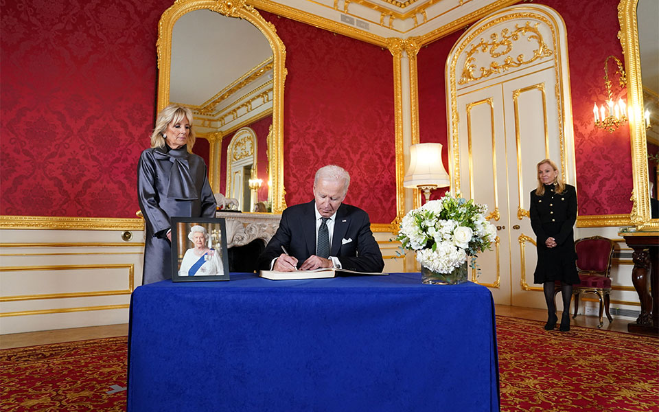 βασίλισσα-ελισάβετ-h-διπλωματική-σπα-562050259