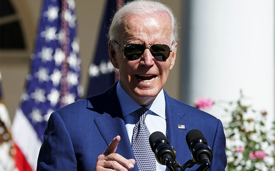 μπάιντεν-ο-κυκλώνας-ίαν-δεν-συνιστά-λό-562066540