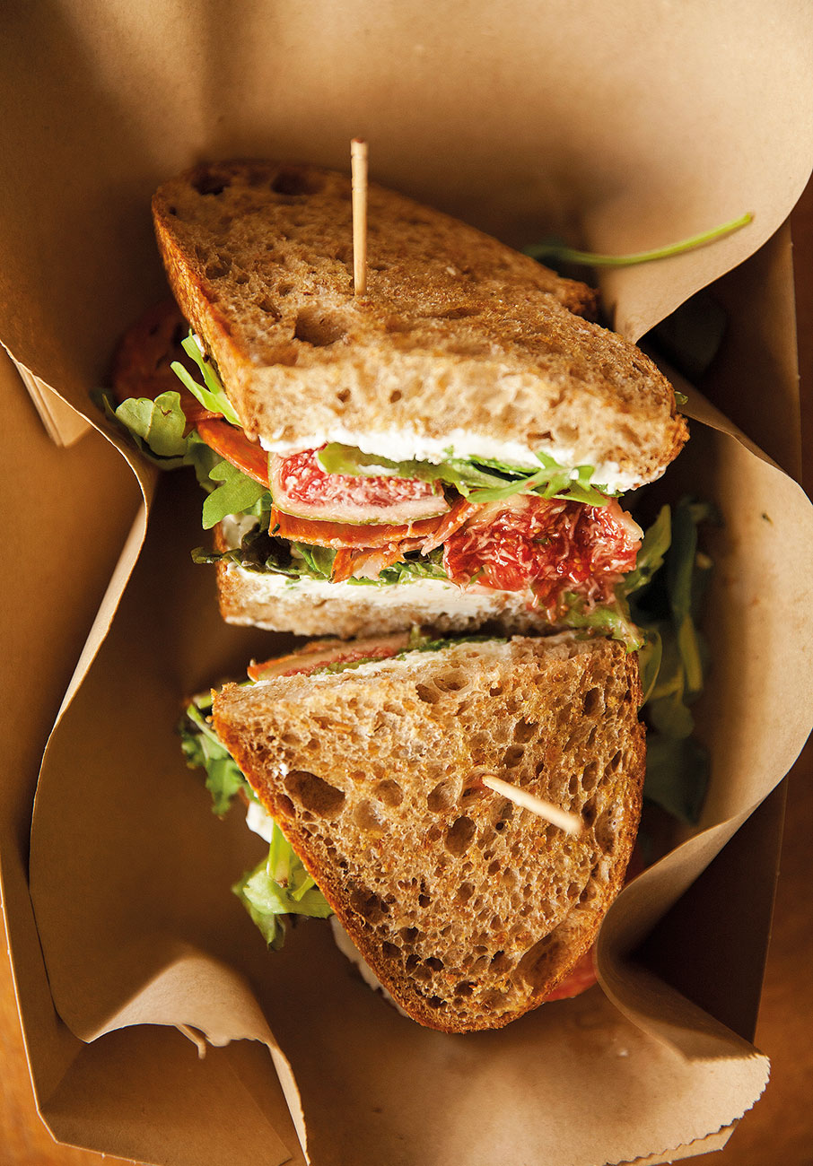 12 νέες αφίξεις στην Αθήνα, για να ανταλλάξετε τα νέα του καλοκαιριού με φαγητό και ποτό-1