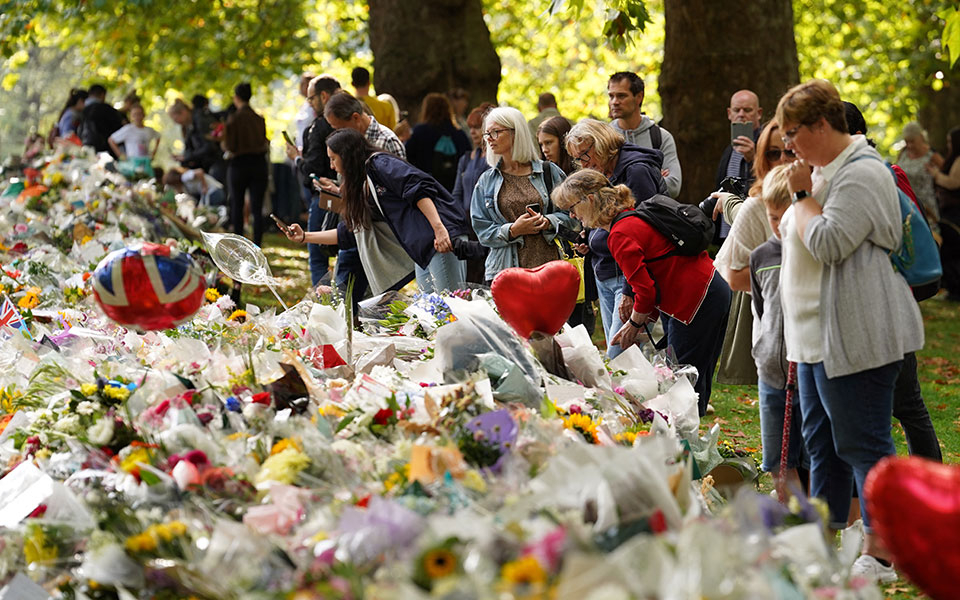 Ο Κάρολος Γ’ ανακηρύχθηκε επίσημα βασιλιάς-13