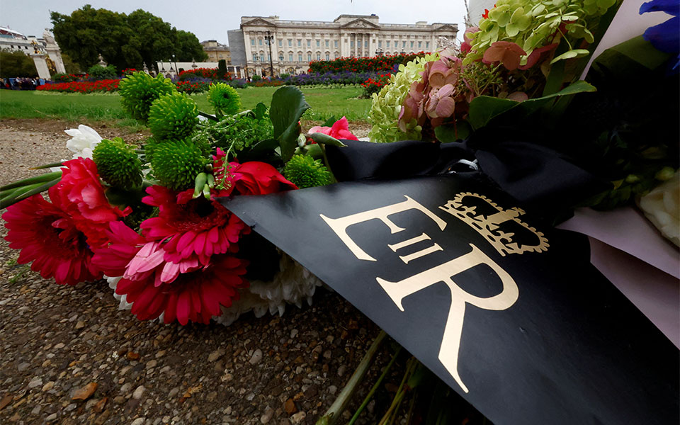 βασίλισσα-ελισάβετ-στο-κοινοβούλιο-μ-562042921