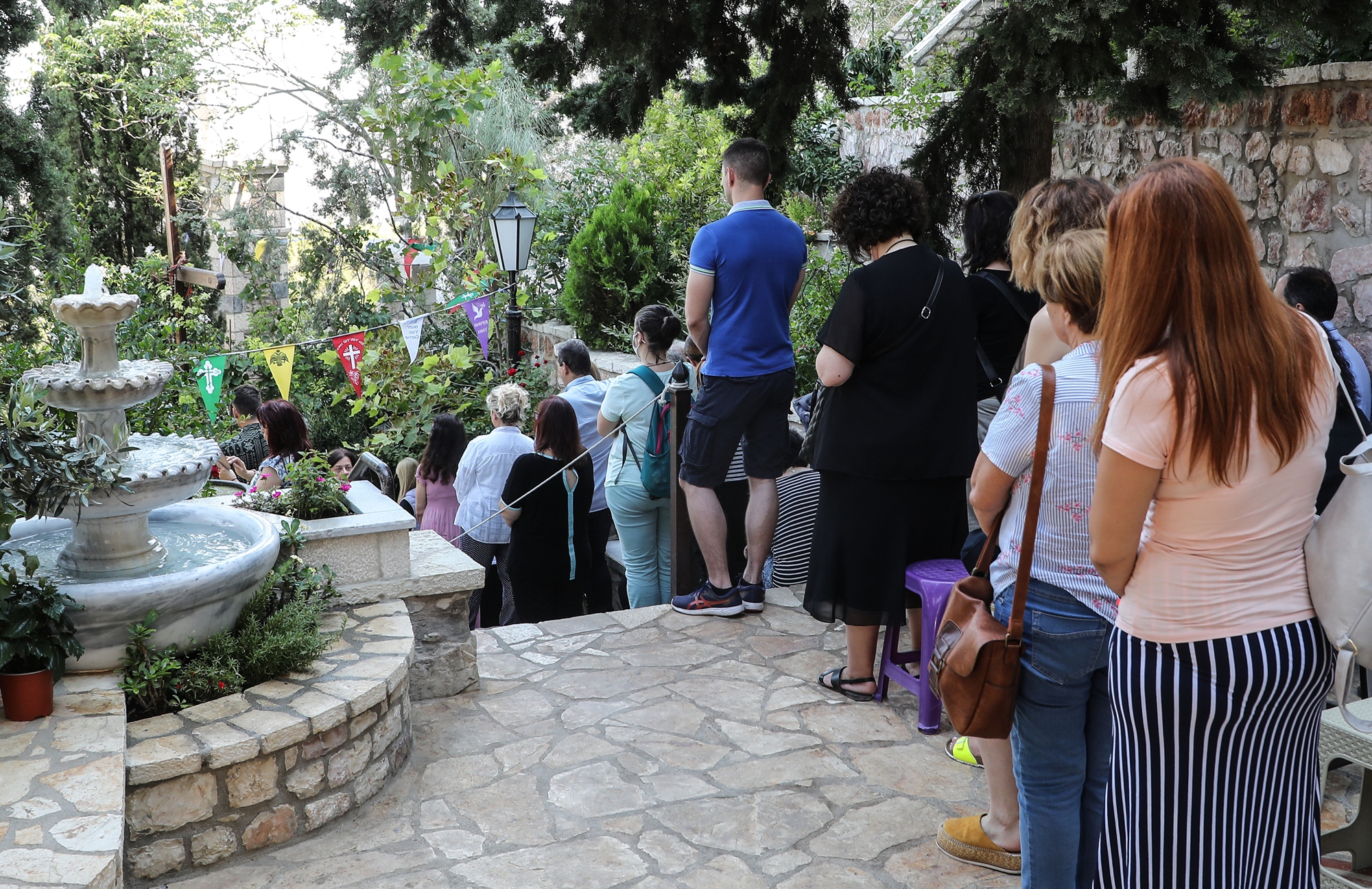 Ιερές κόντρες πυροδοτούν τα «θαύματα» του Λυκαβηττού-3