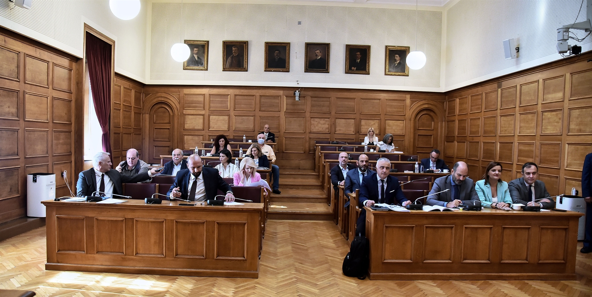 παρακολουθήσεις-πόλεμος-για-τις-λίστ-562034176