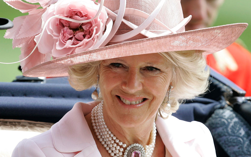 καμίλα-η-βασιλική-σύζυγος-και-ο-νέος-ρό-562035808