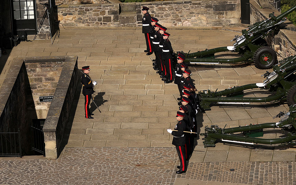 Ο Κάρολος Γ’ ανακηρύχθηκε επίσημα βασιλιάς-4