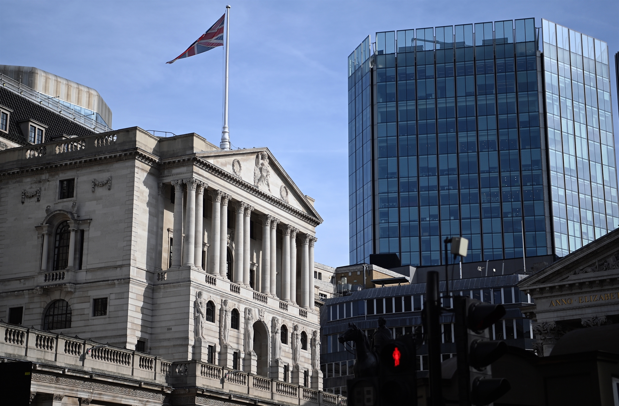 βουτιά-της-στερλίνας-σε-ιστορικό-χα-562063723