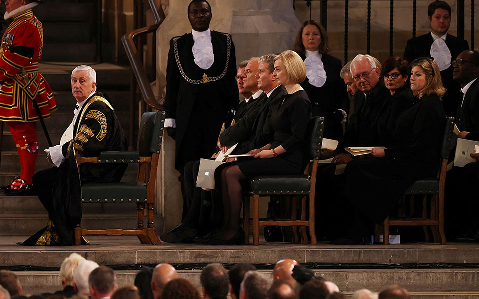 Η πρώτη ομιλία του Βασιλιά Καρόλου στη Βουλή: «Θα ακολουθήσω πιστά το παράδειγμα της μητέρας μου»-1