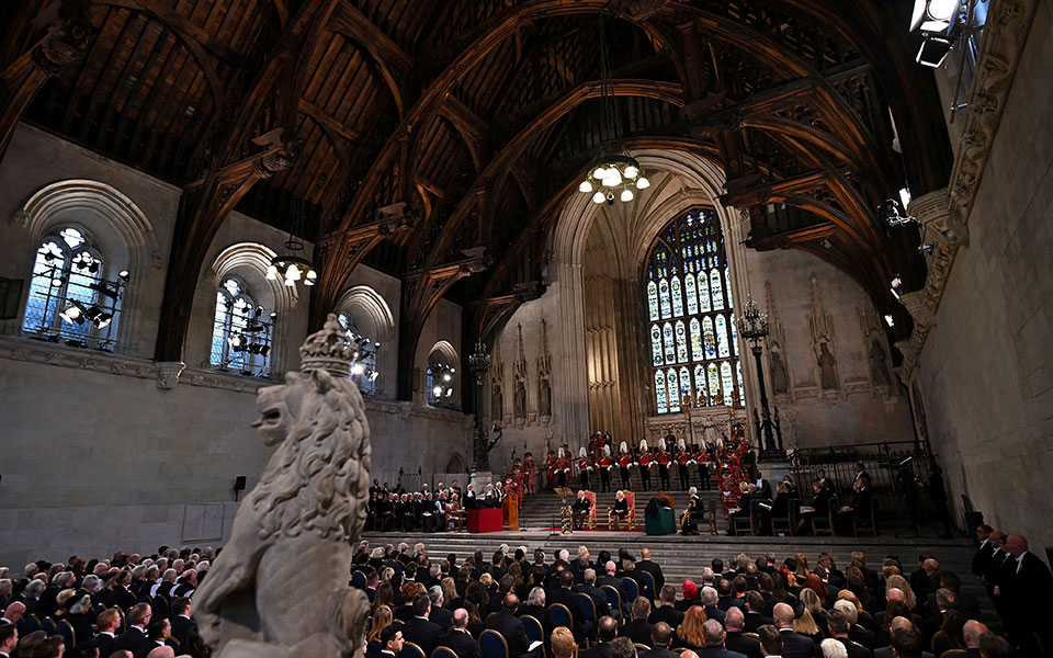 Η πρώτη ομιλία του Βασιλιά Καρόλου στη Βουλή: «Θα ακολουθήσω πιστά το παράδειγμα της μητέρας μου»-2