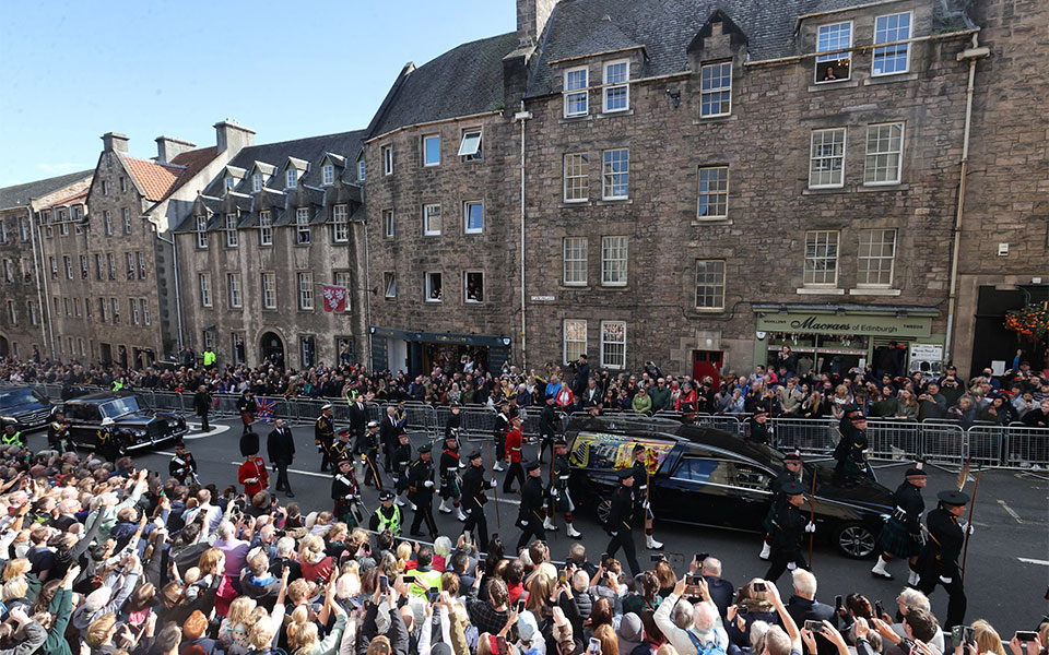 βασίλισσα-ελισάβετ-ξεκίνησε-στο-εδιμ-562039879