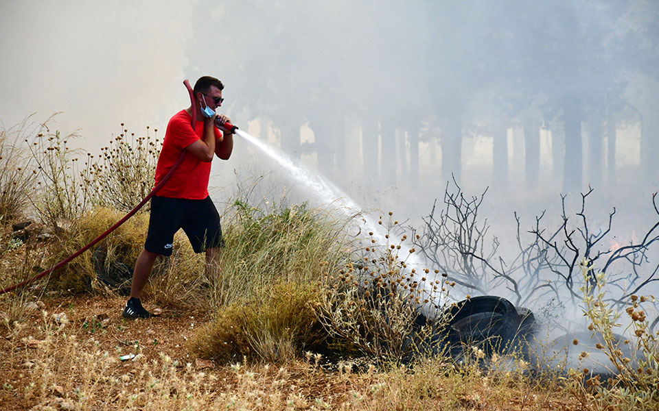 υπό-έλεγχο-η-πυρκαγιά-στο-πετροχώρι-με-562054675