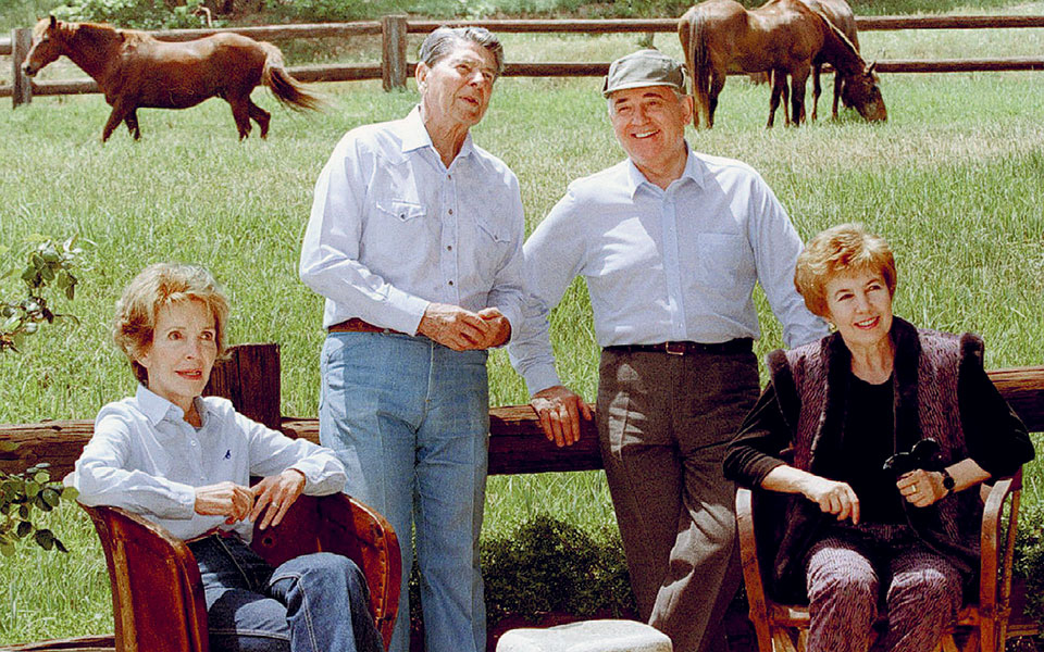 h-αντιφατική-υστεροφημία-του-γκορμπατ-562022056