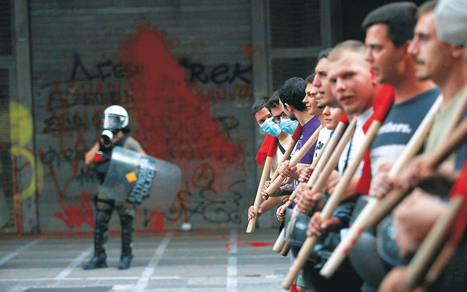 το-μετέωρο-βήμα-της-αστυνομίας-στα-αει-562035142