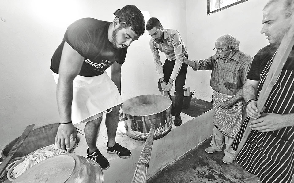 Στην Κάσο ανήμερα τη γιορτή του Σταυρού για το πανηγύρι του αποκαλόκαιρου-2