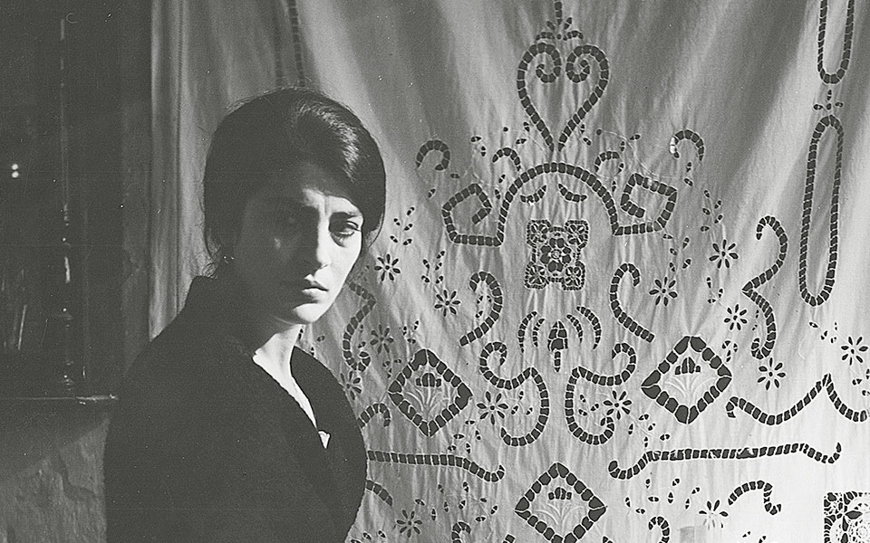 ειρήνη-παπά-η-καρυάτιδα-που-ταξίδεψ-562044691