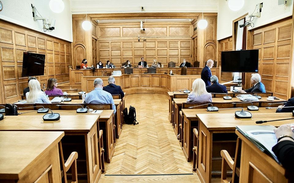 εξεταστική-για-παρακολουθήσεις-κατά-562053532