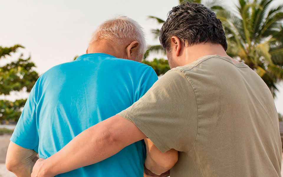 νόσος-αλτσχάιμερ-για-τον-άνθρωπο-πίσω-562057960