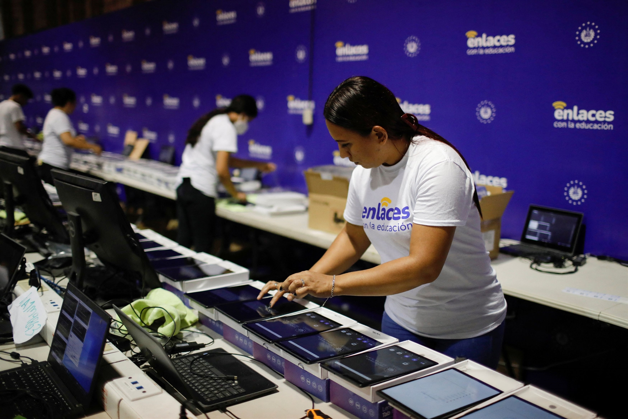 aυξάνονται-διεθνώς-οι-πωλήσεις-tablet-562025287