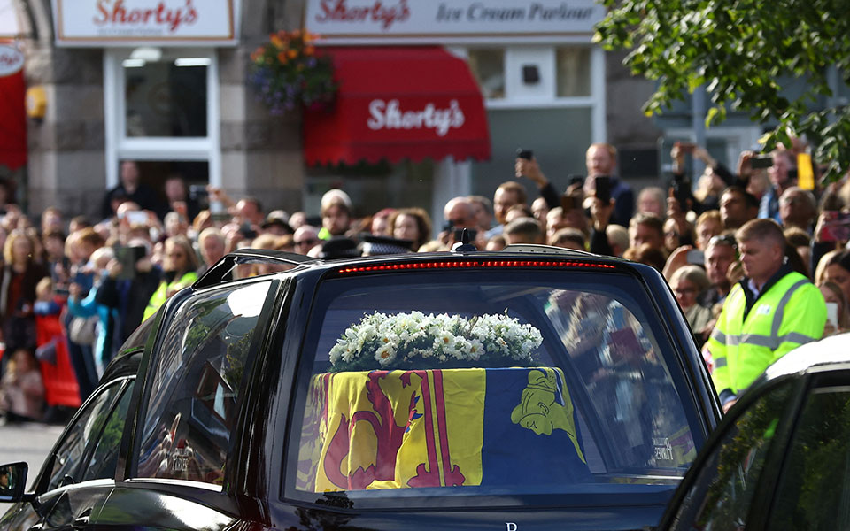 βασίλισσα-ελισάβετ-ξεκίνησε-η-μεταφο-562038835