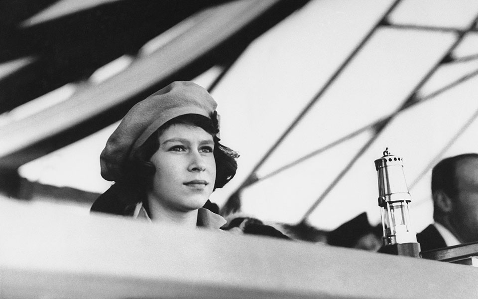 ελισάβετ-η-εκπαίδευσις-μιας-βασιλίσσ-562034845