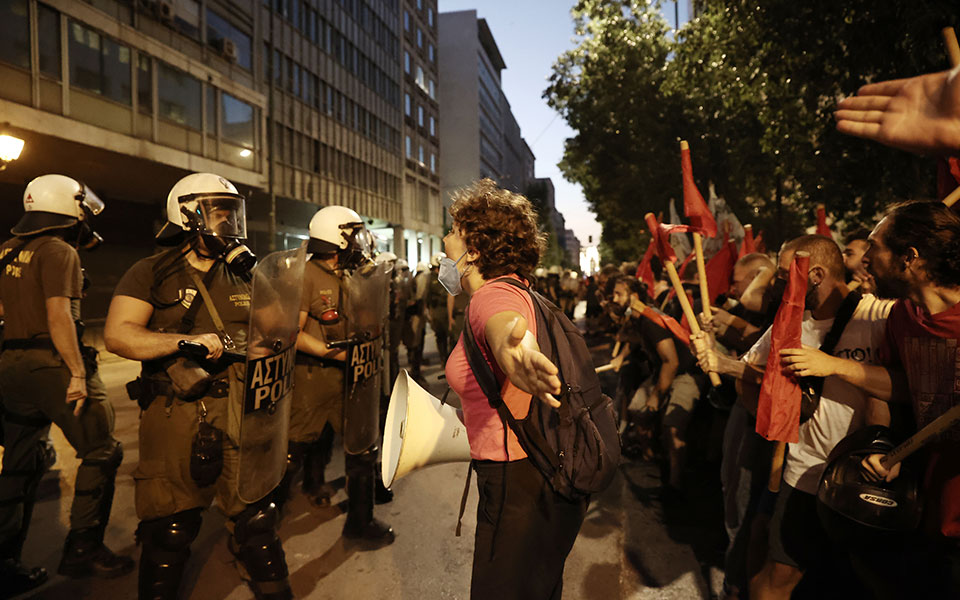 Πανεπιστημιακή Αστυνομία: Ένταση και χημικά στο συλλαλητήριο στα Προπύλαια-1