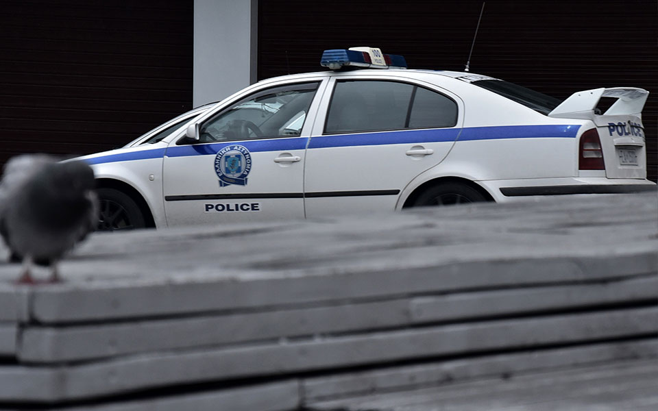 χειροπέδες-σε-15χρονο-για-επίθεση-με-μαχ-562067596