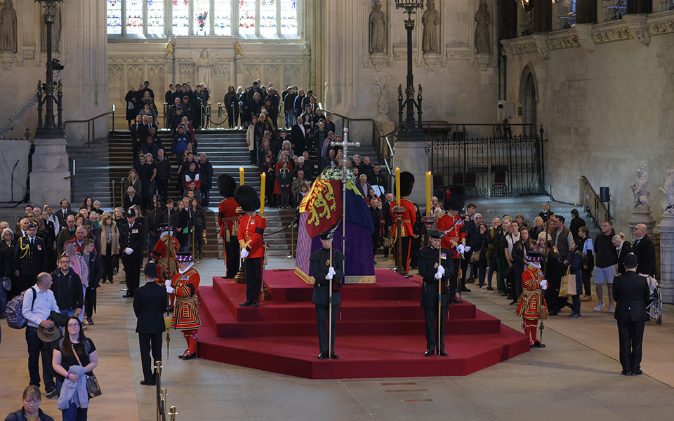 βρετανία-συνελήφθη-άνδρας-που-όρμησε-562049533