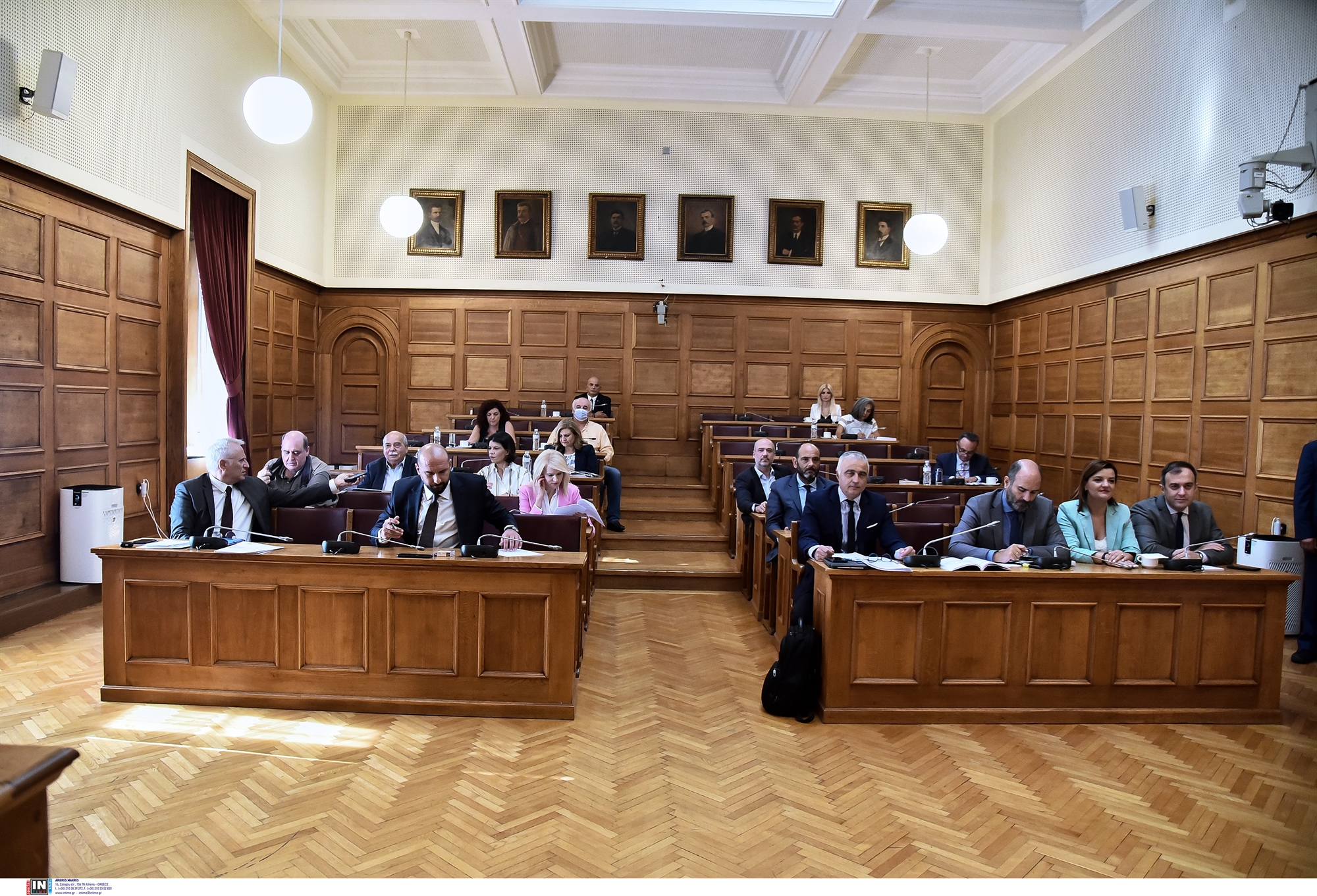 παρακολουθήσεις-πιάνει-δουλειά-η-εξε-562040287