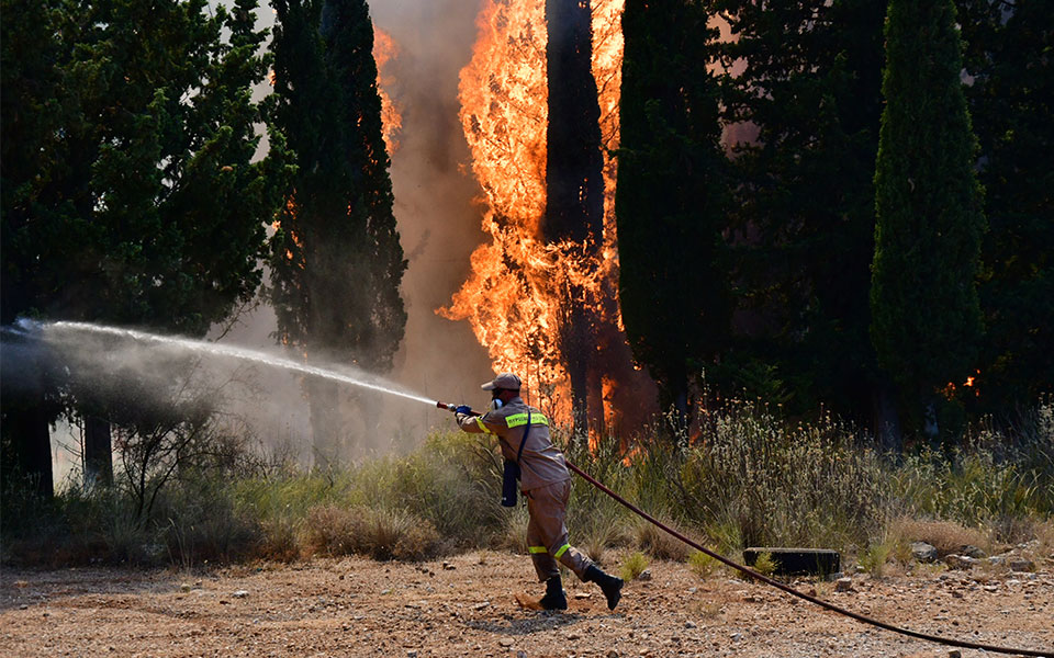 υπό-μερικό-έλεγχο-η-φωτιά-στην-κεφαλον-562041124