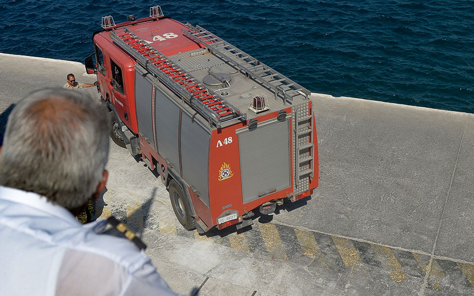 φωτιά-σε-σκάφος-στη-μαρίνα-αλίμου-δύο-ε-562039534