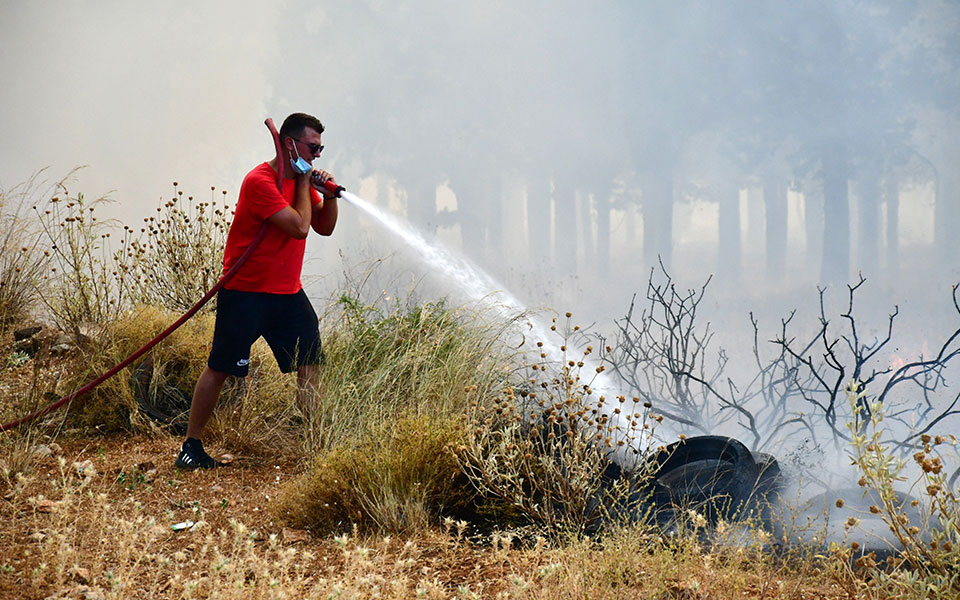 φωτιά-τώρα-στην-περιοχή-καραούλια-ναυ-562061320