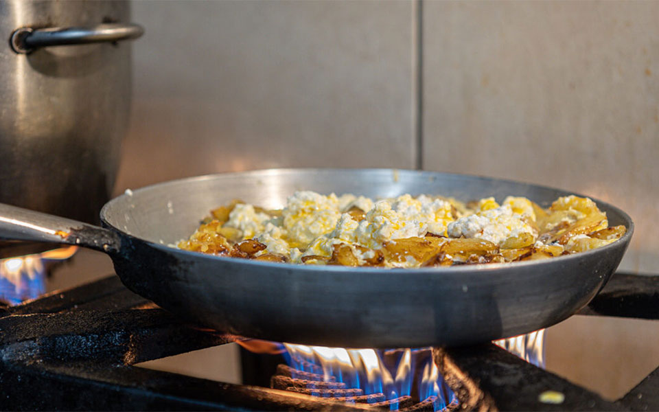 ραμνούς-η-απίθανη-κρυφή-ταβέρνα-του-562062760