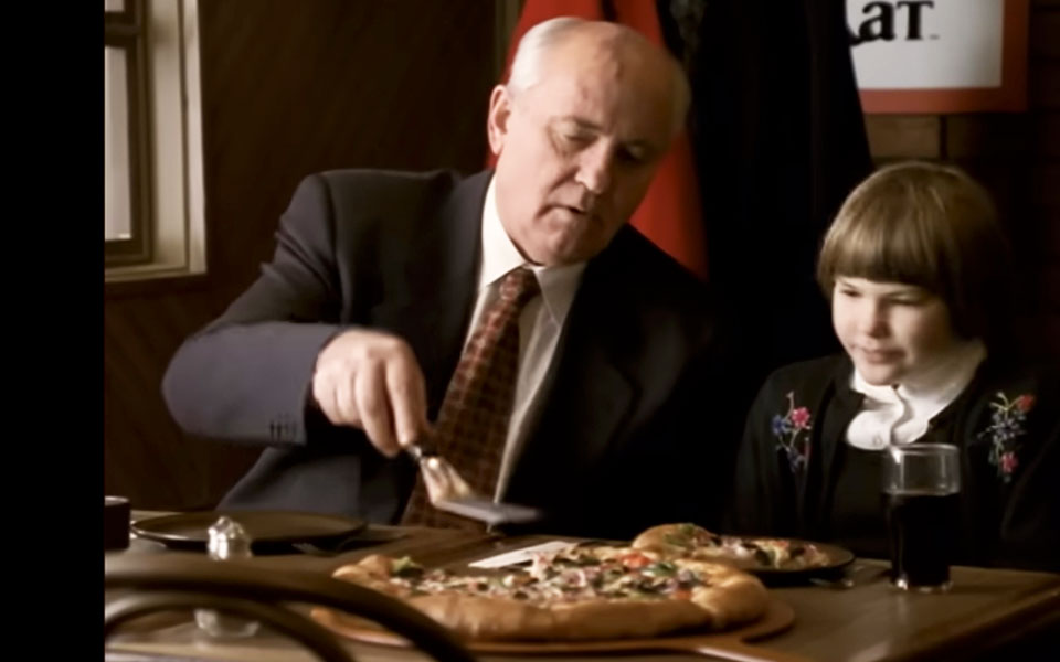 H αντιφατική υστεροφημία του Γκορμπατσόφ: Η Δύση τον υμνεί, η Ρωσία δεν πενθεί-1