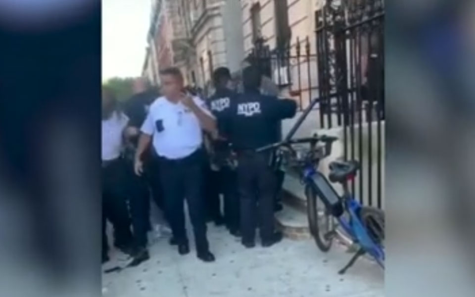 νέα-υόρκη-αντιδράσεις-για-αστυνομικό-562022212
