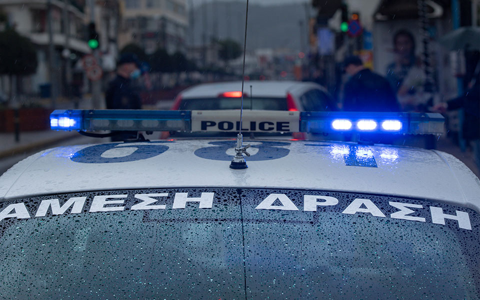 ηράκλειο-χειροπέδες-σε-ανήλικο-που-κα-562050850