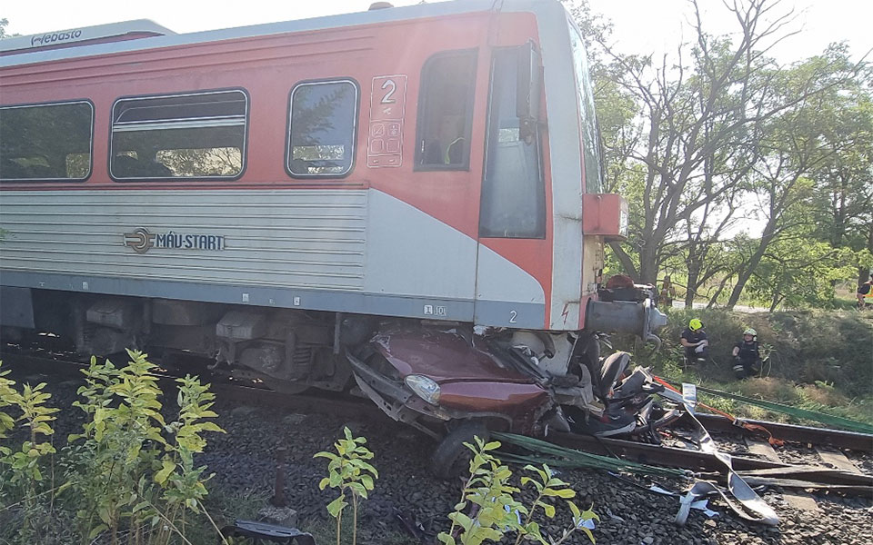 ουγγαρία-αυτοκίνητο-παρασύρθηκε-από-562028464