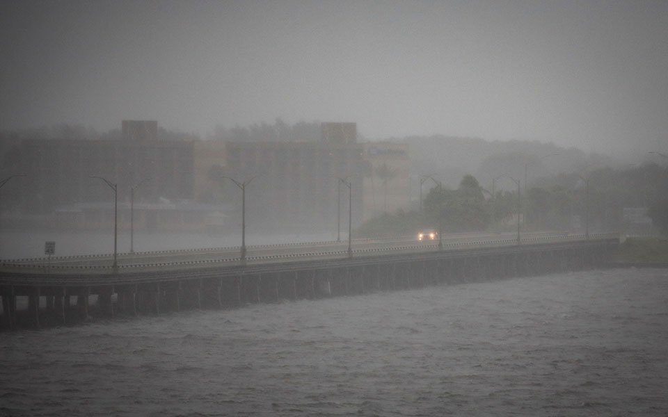 O κυκλώνας Ίαν σαρώνει τη Φλόριντα (εικόνες – βίντεο)-1