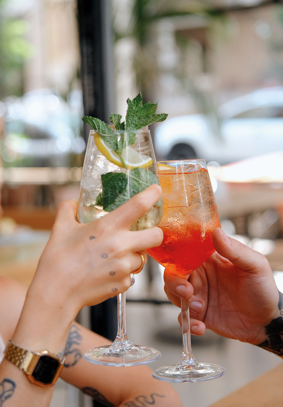 12 νέες αφίξεις στην Αθήνα, για να ανταλλάξετε τα νέα του καλοκαιριού με φαγητό και ποτό-2