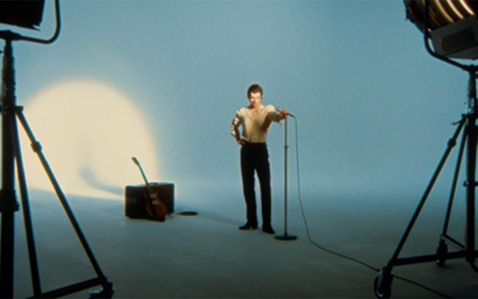 body-paint-ακούστε-το-νέο-τραγούδι-των-arctic-monkeys-562068478