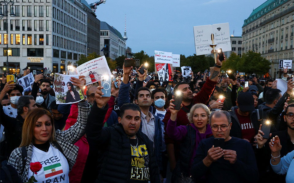 ιράν-τουλάχιστον-76-νεκροί-από-την-έναρ-562063006