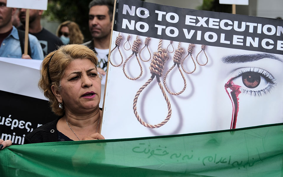 Μικροένταση έξω από την πρεσβεία του Ιράν στο Ψυχικό-2