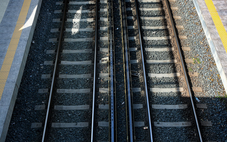 ησαπ-άγνωστος-έριξε-πέτρα-σε-συρμό-και-562041985