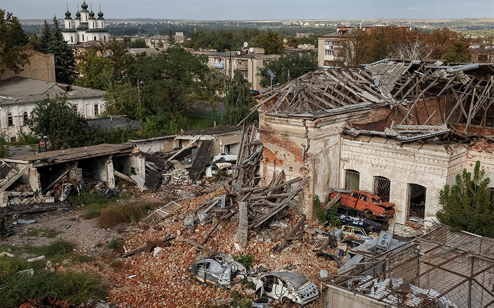 ουκρανία-436-σοροί-έχουν-εκταφεί-στο-ιζι-562058998