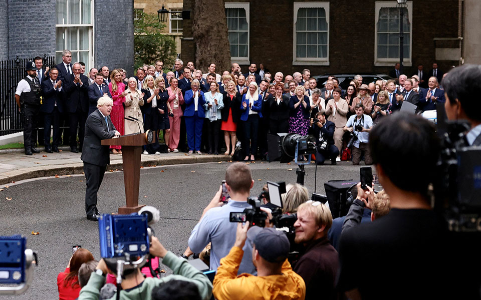 Με μήνυμα ενότητας αλλά και αιχμές το αντίο του Μπόρις Τζόνσον στη Ντάουνινγκ Στριτ-2