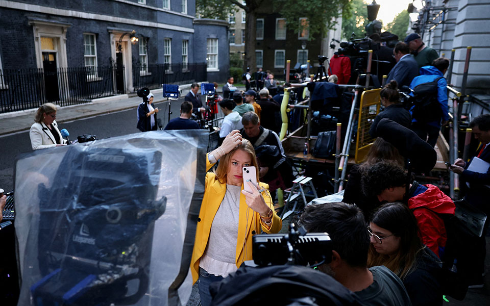 Με μήνυμα ενότητας αλλά και αιχμές το αντίο του Μπόρις Τζόνσον στη Ντάουνινγκ Στριτ-3