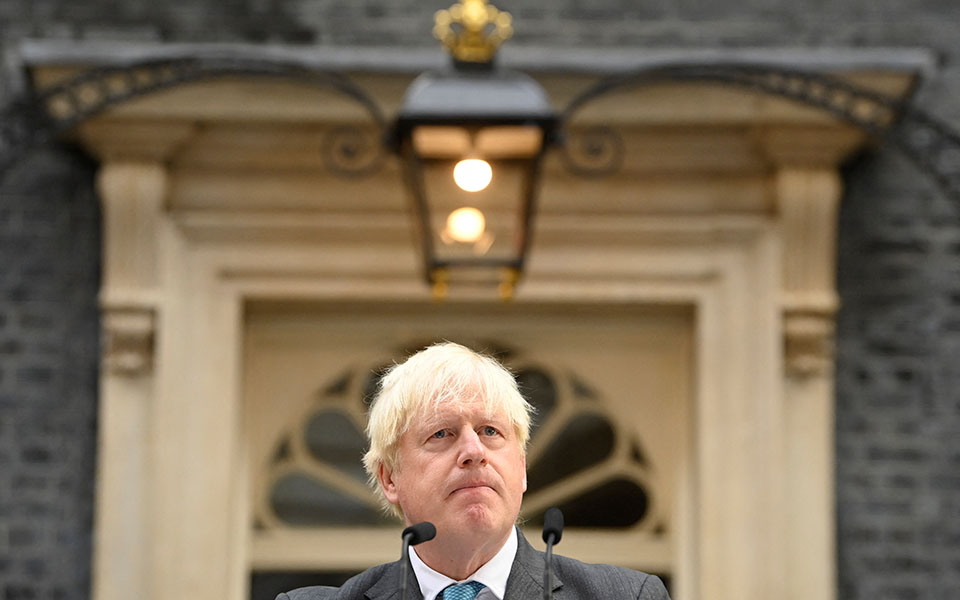 Με μήνυμα ενότητας αλλά και αιχμές το αντίο του Μπόρις Τζόνσον στη Ντάουνινγκ Στριτ-1