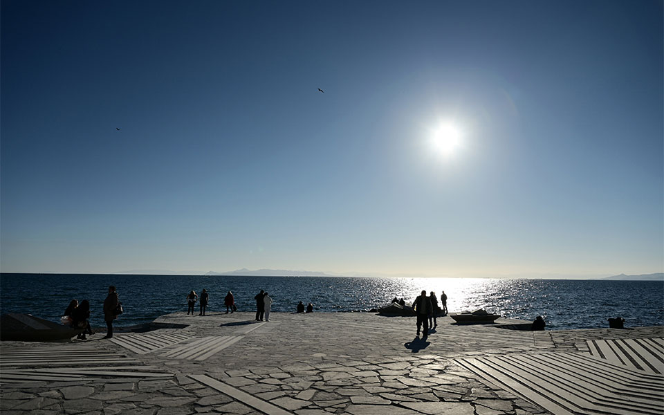 καιρός-αύριο-ηλιοφάνεια-και-μικρή-άνο-562029871